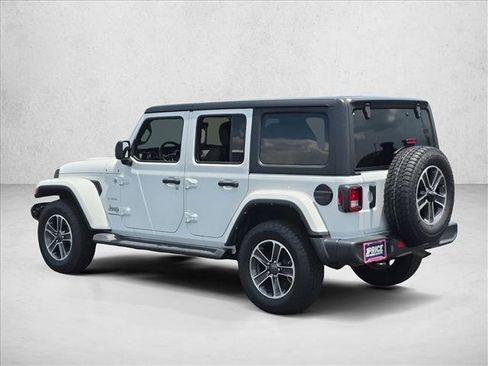 Used 2023 Jeep Wrangler Unlimited Sahara AWD/4WD image 8