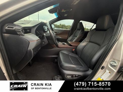 Used 2023 Toyota Venza Limited AWD/4WD image 21