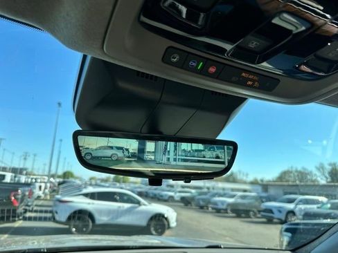 Used 2025 Cadillac Escalade Sport Platinum w/ LPO, ONYX Package image 42