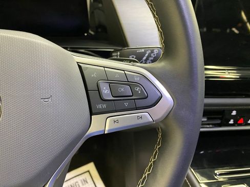 Used 2024 Volkswagen Atlas Cross Sport SE FWD image 39