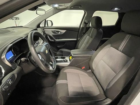Used 2025 Chevrolet Blazer LT image 3