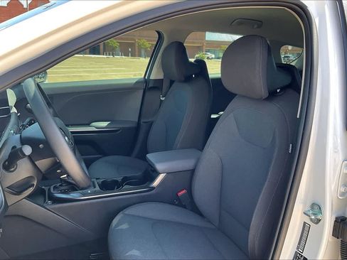Certified 2025 Kia K4 FWD image 9