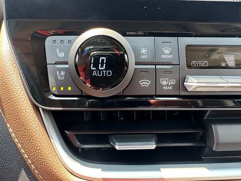 Used 2024 Toyota Grand Highlander AWD image 13