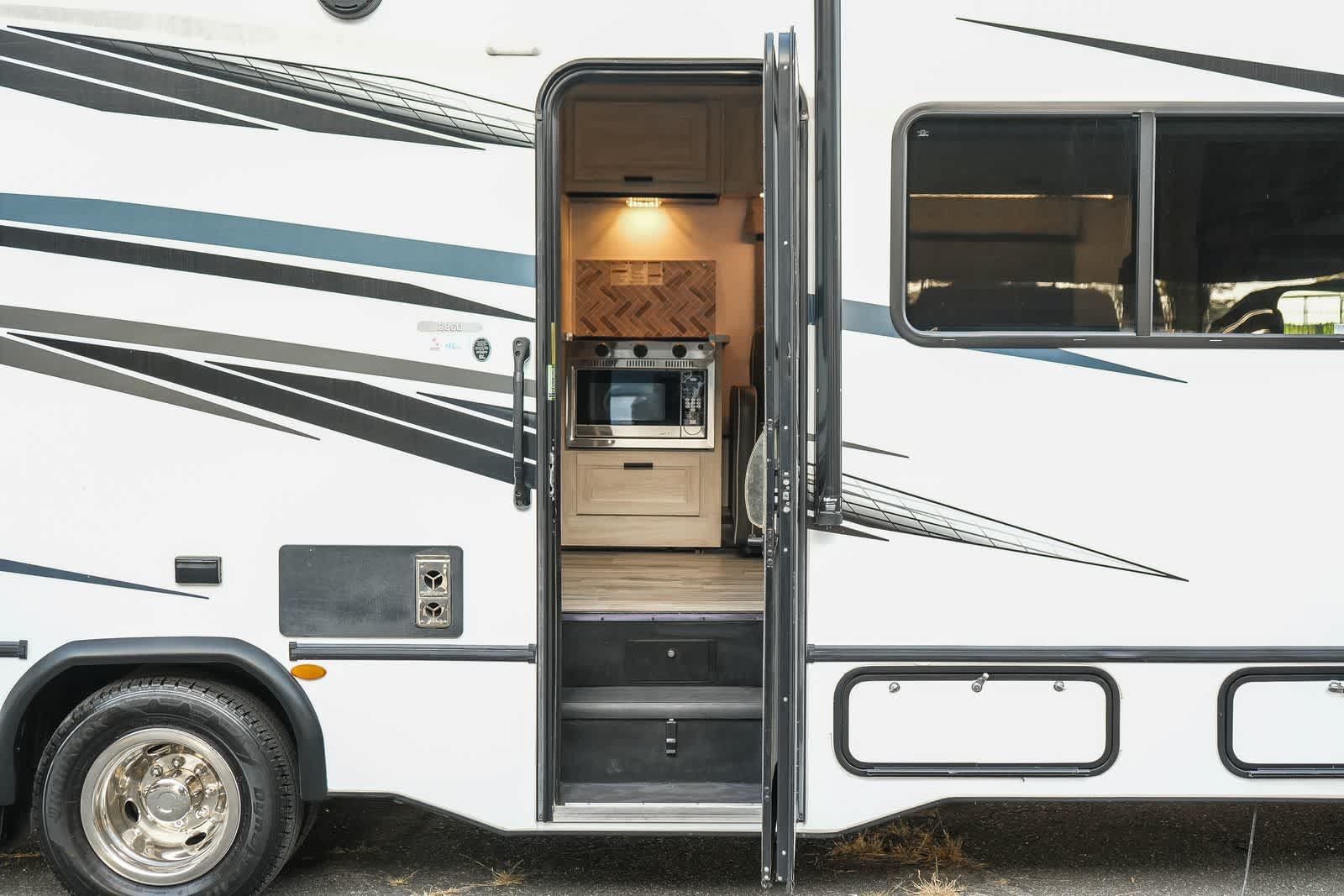 Used 2023 Ford E-450 and Econoline 450 Super Duty w/ Motorhome Prep Package RWD image 54