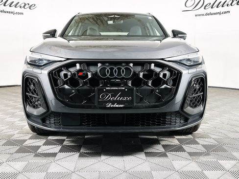 Used 2025 Audi SQ5 Premium Plus w/ Premium Plus Package AWD/4WD image 2