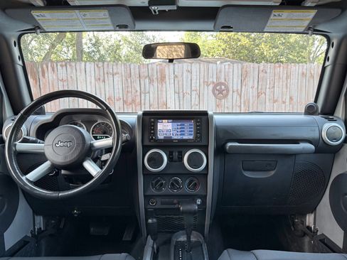 Used 2009 Jeep Wrangler Sahara w/ Dual Top Group AWD/4WD image 21