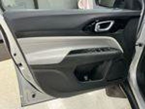 Used 2024 Jeep Compass Limited image 12