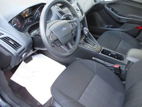 Used 2018 Ford Focus SE FWD image 15