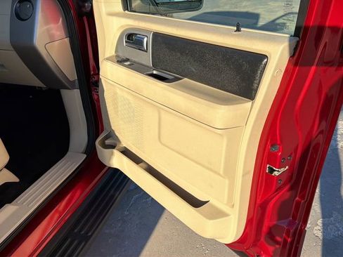 Used 2017 Ford Expedition XLT image 10