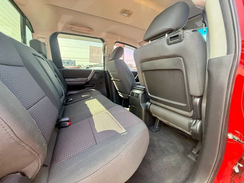 Used 2010 Nissan Titan SE w/ SE Value Truck Pkg AWD/4WD image 15