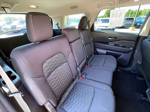 Used 2022 Nissan Pathfinder SV AWD/4WD image 15
