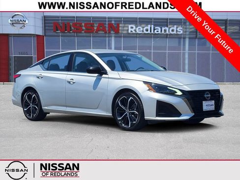 Used 2023 Nissan Altima 2.5 SR FWD image 1