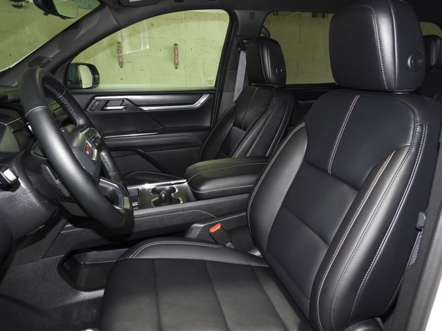 Certified 2026 GMC Acadia Elevation w/ Elevation Premium Package AWD/4WD image 32