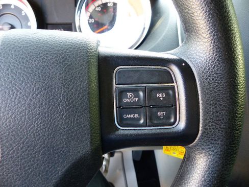 Used 2019 Dodge Grand Caravan SE FWD image 24