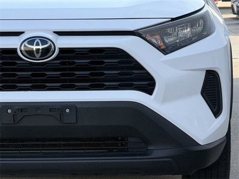 Used 2020 Toyota RAV4 LE image 9