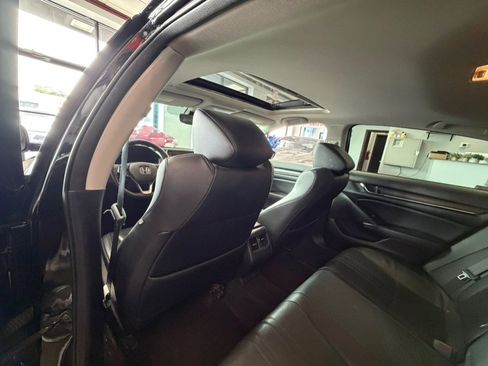 Used 2018 Honda Accord Touring image 22