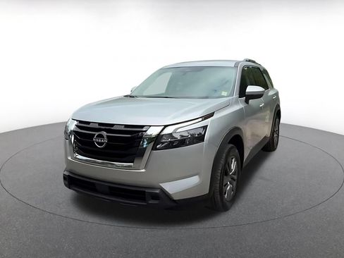 Used 2025 Nissan Pathfinder SV FWD image 5