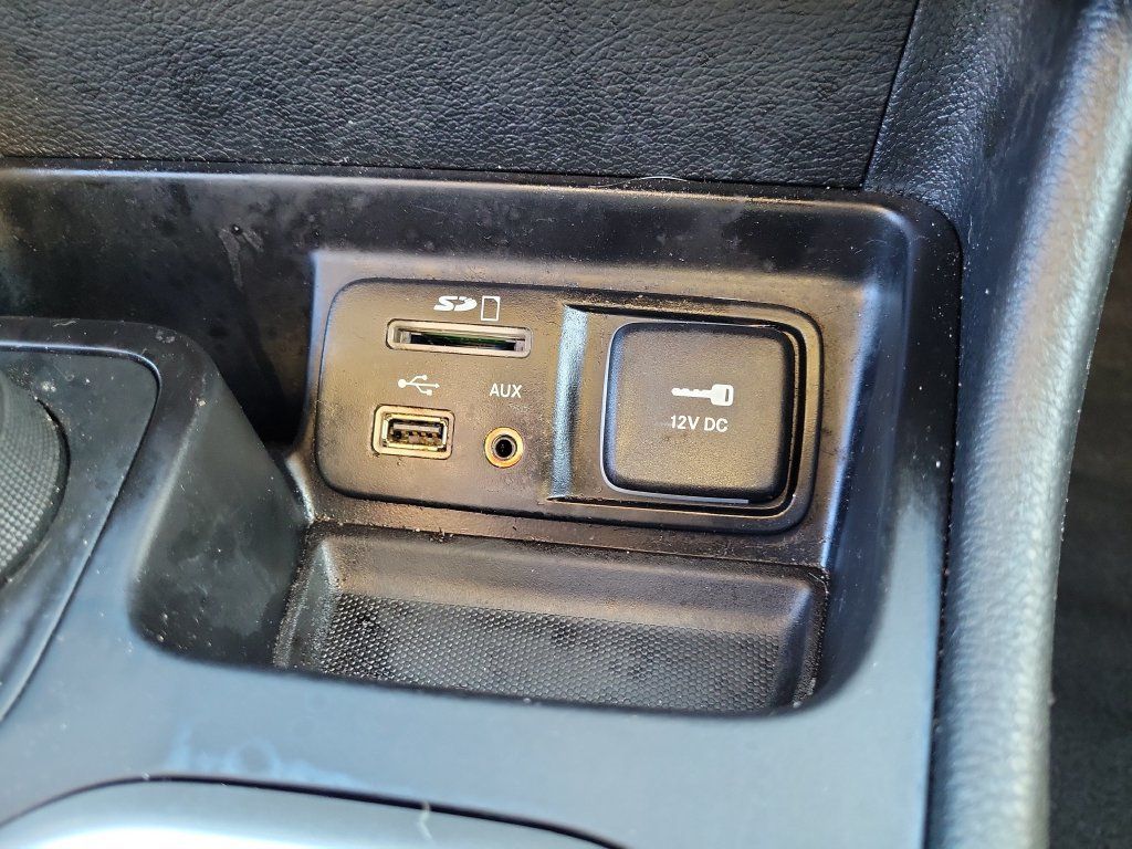 Used 2017 Jeep Cherokee Latitude w/ Comfort/Convenience Group AWD/4WD image 37