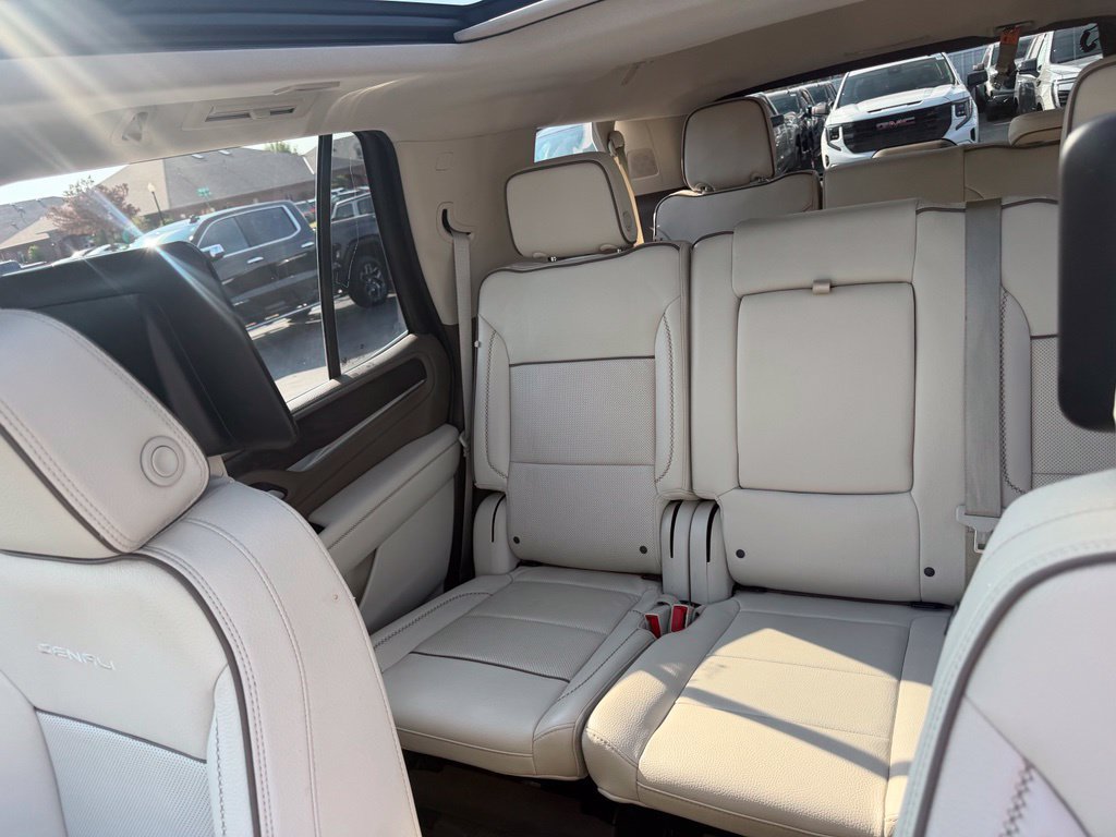 Used 2024 GMC Yukon Denali w/ Denali Reserve Package AWD/4WD image 32