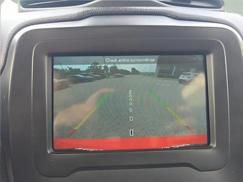Used 2019 Jeep Renegade Latitude w/ Cold Weather Group AWD/4WD image 26