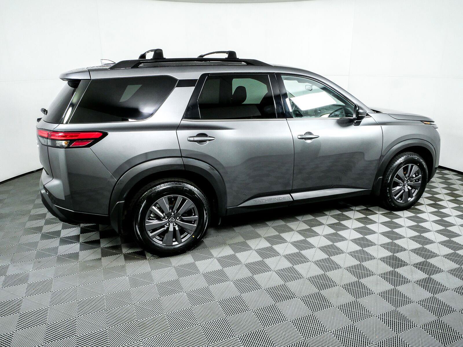 Used 2023 Nissan Pathfinder SV w/ SV Premium Package FWD image 2