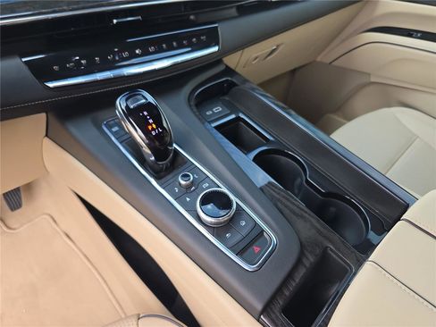 Used 2023 Cadillac Escalade Premium Luxury w/ Performance Package AWD/4WD image 30