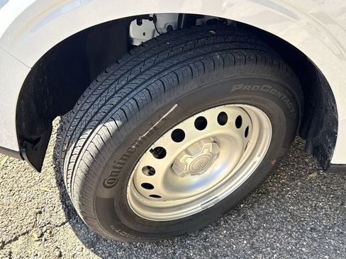 New 2025 Ford Maverick XL image 10