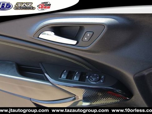 Used 2025 Chevrolet Trax LT w/ LT Convenience Package FWD image 12