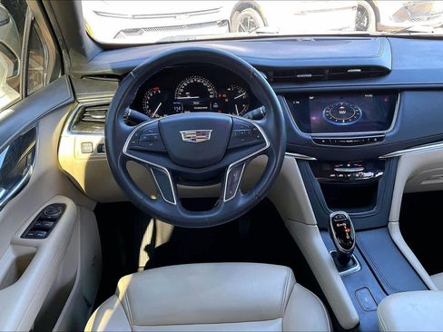 Used 2017 Cadillac XT5 FWD image 7