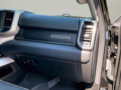 Used 2022 RAM 1500 Laramie AWD/4WD image 18