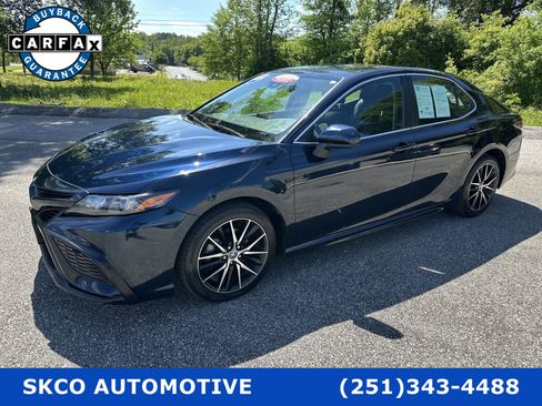 Used 2021 Toyota Camry SE image 1