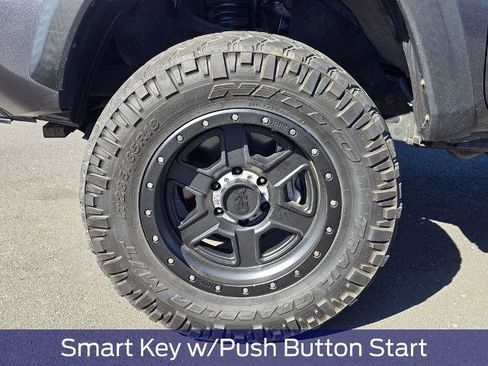 Used 2019 Toyota Tacoma TRD Off-Road AWD/4WD image 9