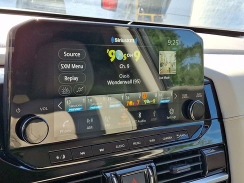Used 2022 Nissan Pathfinder SL AWD/4WD image 19