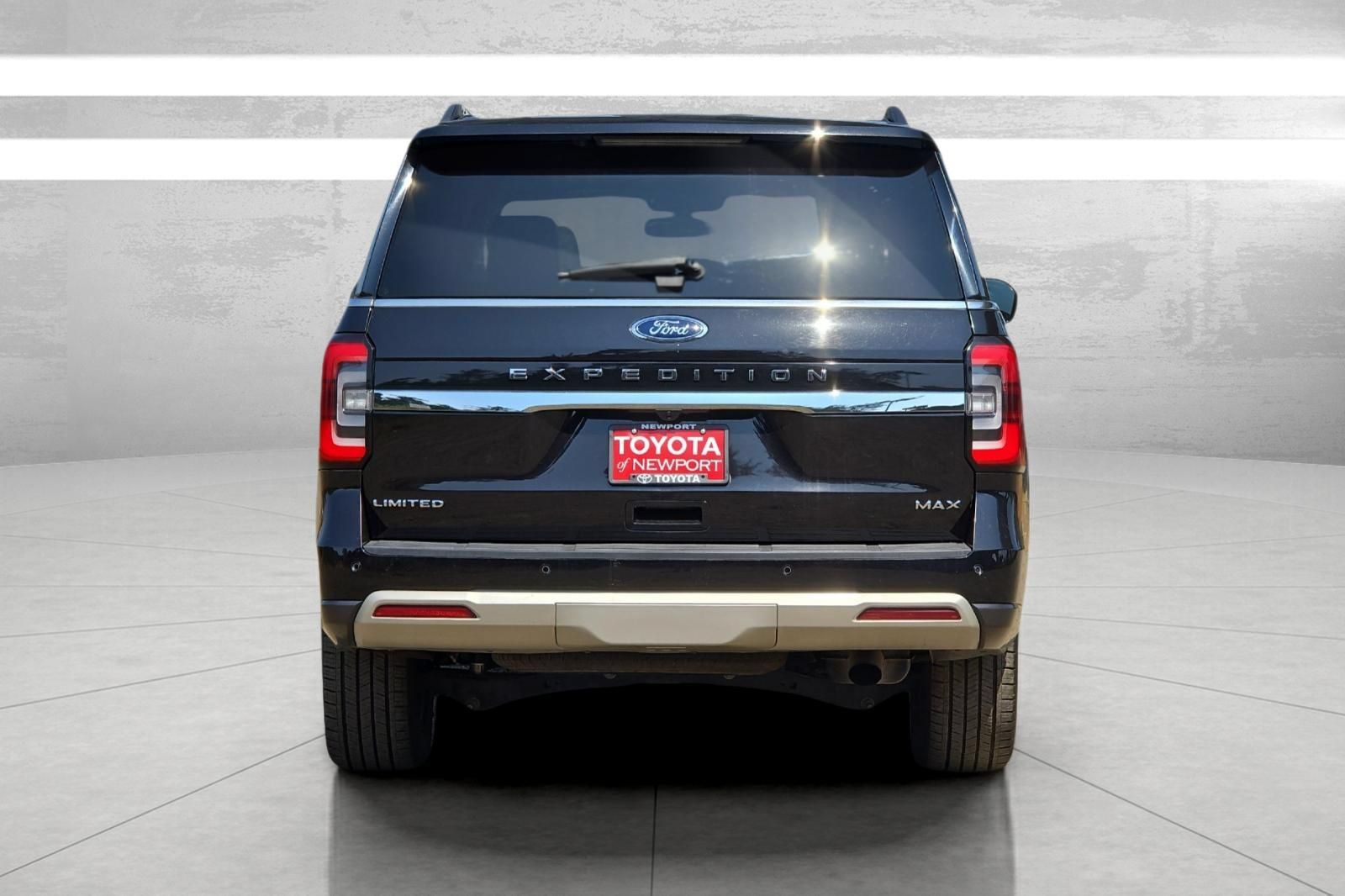 Used 2024 Ford Expedition Max Limited AWD/4WD image 5