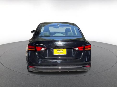 Used 2025 Nissan Altima 2.5 SV FWD image 12