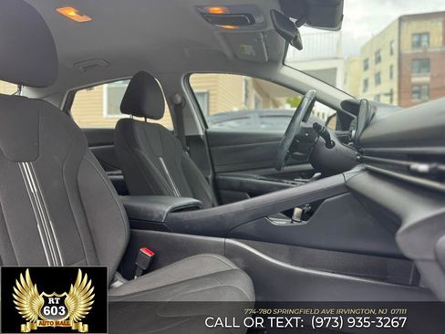Used 2022 Hyundai Elantra SEL w/ Convenience Package image 16