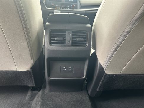 Used 2024 Nissan Rogue SV image 29