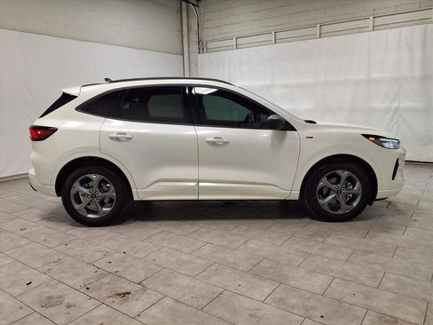 Used 2024 Ford Escape ST-Line w/ Equipment Group 301A image 10