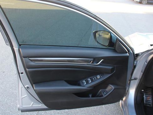 Used 2020 Honda Accord Sport image 11
