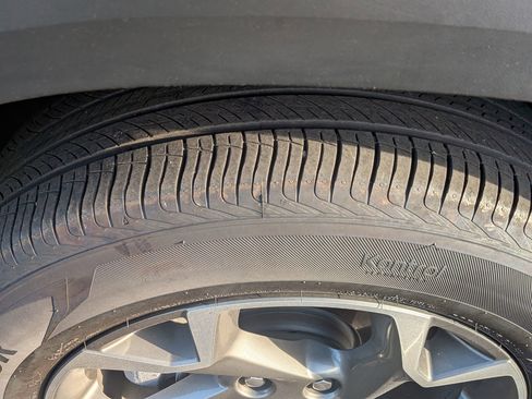 Used 2025 Chevrolet Trax LT w/ LT Convenience Package image 13