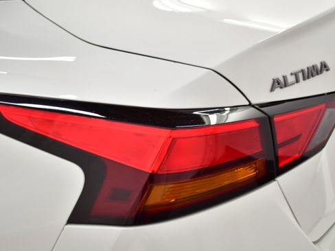 Used 2025 Nissan Altima 2.5 SV image 30