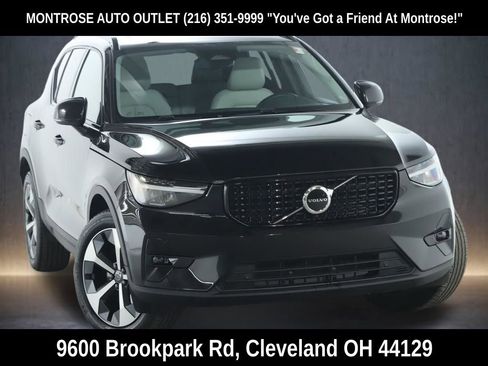 Used 2023 Volvo XC40 B5 Plus w/ Climate Package image 5