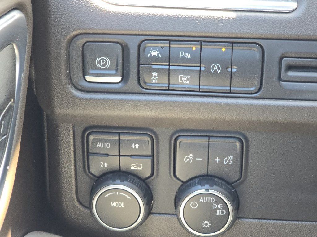 Used 2023 Chevrolet Tahoe LT w/ Luxury Package AWD/4WD image 7