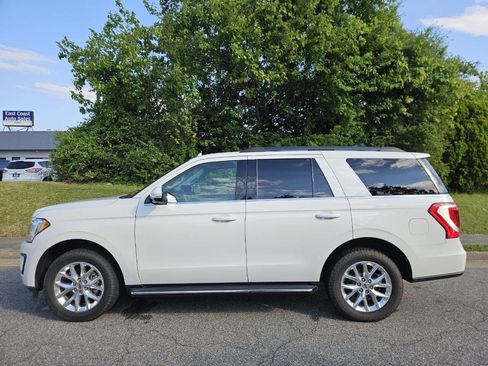 Used 2020 Ford Expedition XLT w/ Equipment Group 202A AWD/4WD image 2