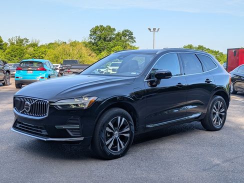 Used 2023 Volvo XC60 T8 Core image 5