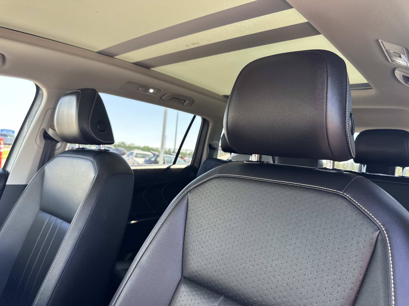 Certified 2022 Volkswagen Tiguan SE w/ Panoramic Sunroof Package FWD image 25