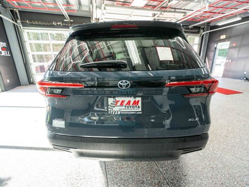 Used 2024 Toyota Grand Highlander XLE AWD/4WD image 3