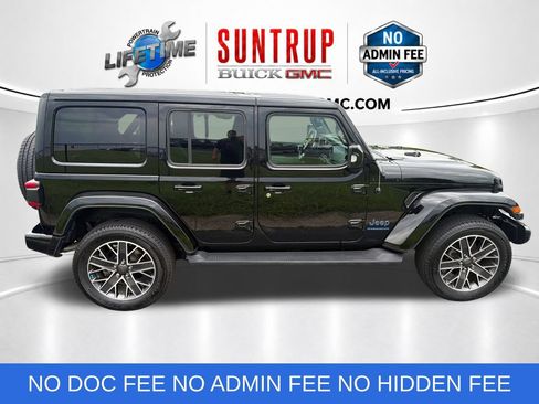 Used 2023 Jeep Wrangler Unlimited Sahara AWD/4WD image 7
