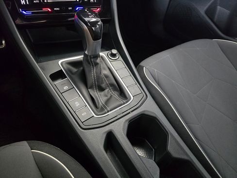 Used 2025 Volkswagen Jetta Sport image 35