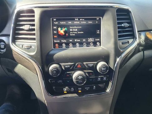 Used 2018 Jeep Grand Cherokee Laredo AWD/4WD image 27